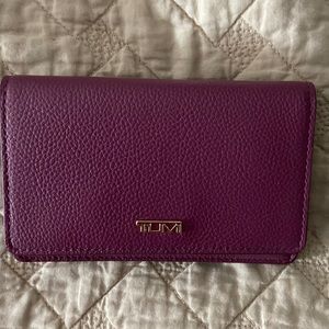 TUMI Women’s Leather Small Slim Envelope Wallet